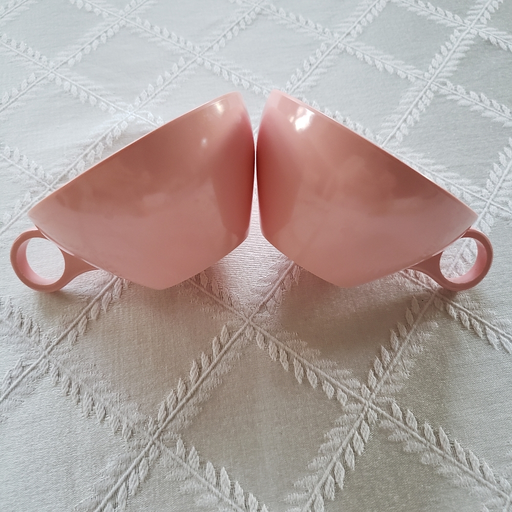 ONE DAY SALE! Vintage Melmac cups.
